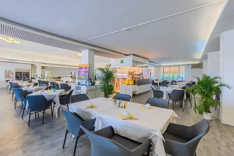 B&B HOTEL Diano Marina Palace in Diano Marina — foto 7