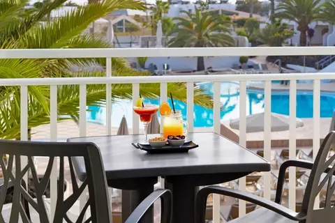 Fly & Go H10 Ocean Suites in La Oliva — foto 11