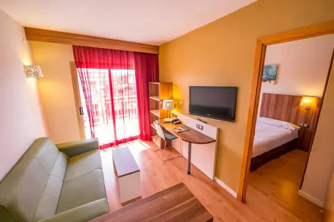 Golden Avenida Suites in Salou — foto 23