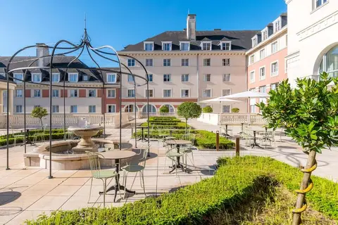 Vienna International Dream Castle in Magny-le-Hongre, foto 10