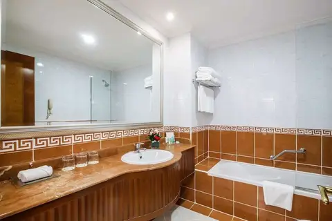Grand Excelsior Hotel Bur Dubai in Dubai — foto 18