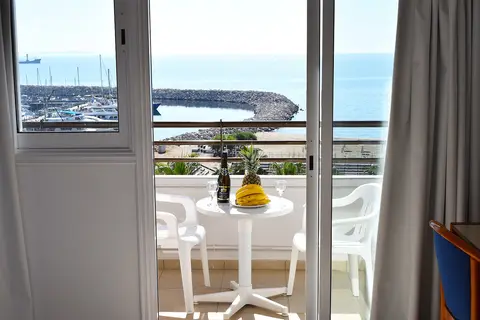 Sun Hall Beach Hotel Apts in Larnaca — foto 19