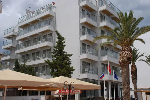 Begonville Beach foto 2