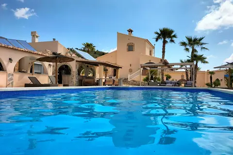 Casa Algezar in el Fondó de les Neus / Hondón de las Nieves