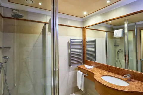 Hotel Cruise in Montano Lucino — foto 23
