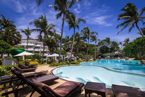 Thavorn Palm Beach Resort in ตำบลกะรน
