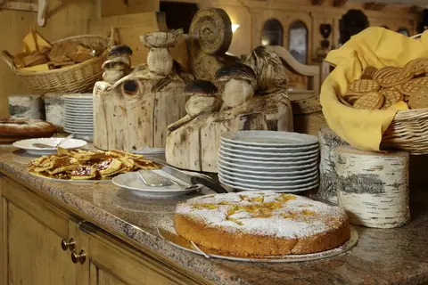Tevini Dolomites Charming Hotel in Commezzadura — foto 15