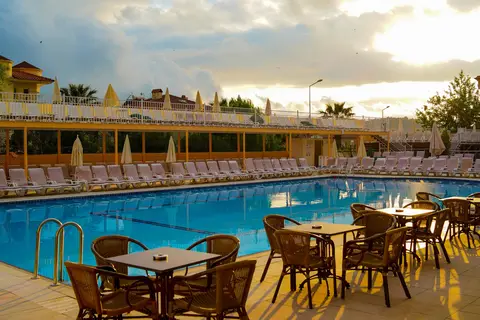 Aes Club Hotel in Bergama — foto 3