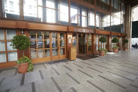 Sina de la Ville in Milaan — foto 11