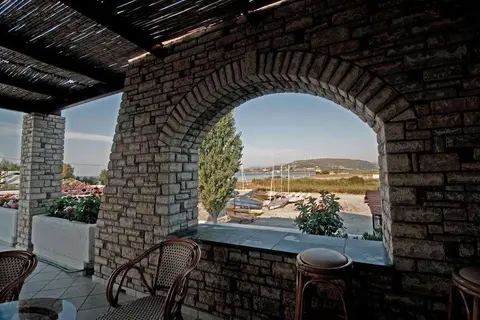 Zefiros Beach Hotel in Μυκάλη — foto 11