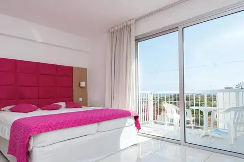 Marlita Hotel Apartments in Παραλίμνι — foto 7