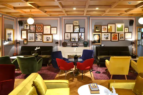 Brown's Central Hotel in Almada — foto 13