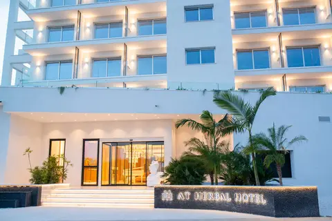 At Herbal Hotel in Παραλίμνι — foto 8