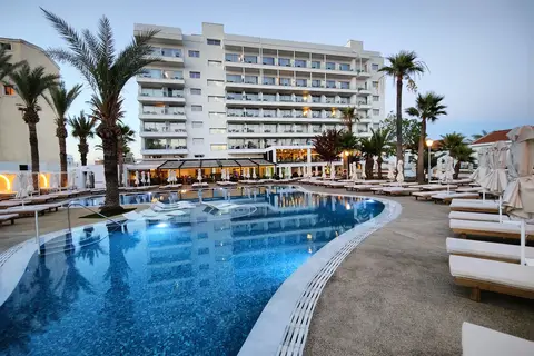 Bohemian Gardens Hotel in Παραλίμνι