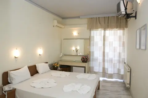 Hotel Haris on the Beach in Agia Marina — foto 3