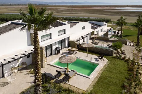 Flamingo View Suites & Villas in Νέα Ποτίδαια Νέων Μουδανιών Χαλκιδικής — foto 15