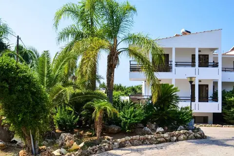 Coliseum Studios & Apartments in Πεύκοι — foto 9