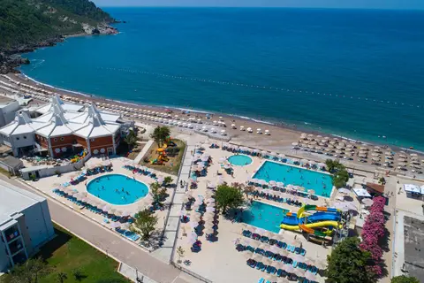 Pearl Beach Hotel in Canj