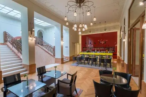 KK Central in Praag — foto 16