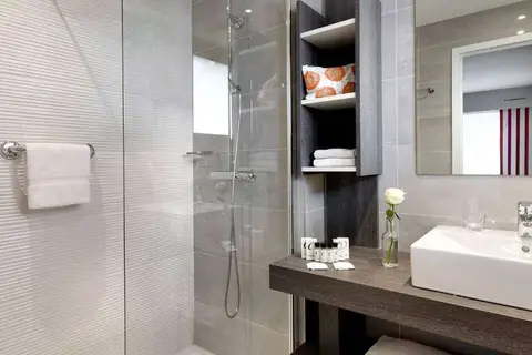 Hotel Les Strelitzias in Antibes — foto 3
