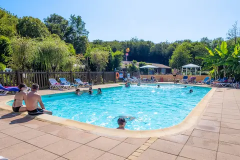 Camping Le Pont De Mazerat in Marcillac-Saint-Quentin — foto 4