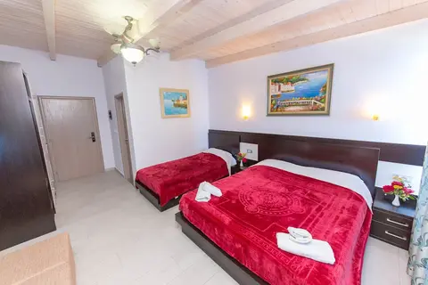 Hotel Bahamas in Saranda — foto 25