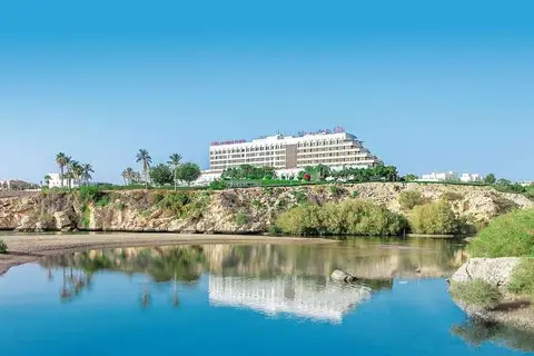 Crowne Plaza Muscat in السيب