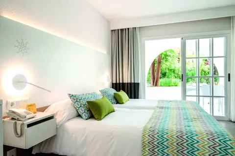 Magic Life Cala Pada in Santa Eulària des Riu — foto 4