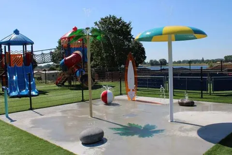 Recreatiepark Rhederlaagse Meren foto 5