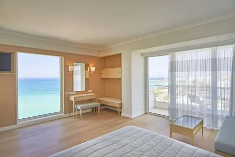 Sunrise Beach Hotel in Παραλίμνι — foto 28