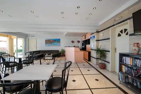 Sunrise Hotel Studios Apartments in Σφακάκι — foto 8