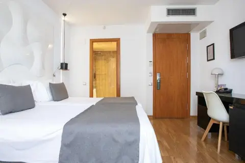 Evenia Rocafort in Barcelona — foto 12