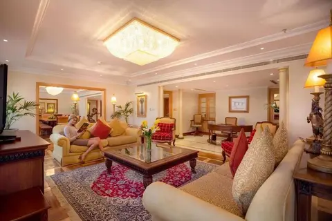 Corniche Hotel Abu Dhabi in الدَّانَةْ — foto 21