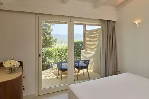 Baia di Chia Resort Sardinia, Curio Collection by Hilton in Domus De Maria — foto 28