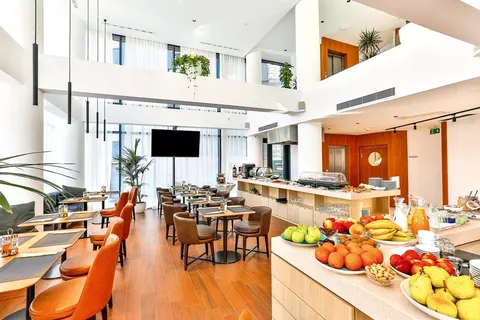 Fagus in Budva — foto 3