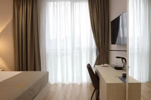 Metro Hotel Terminal in Tirana — foto 11