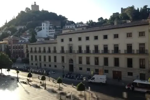 Macia Plaza in Granada — foto 25