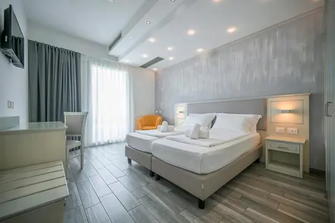 Front Lake Hotel Villa Paradiso Suite foto 2