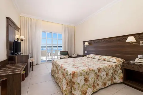 Anais Bay Hotel in Παραλίμνι — foto 4
