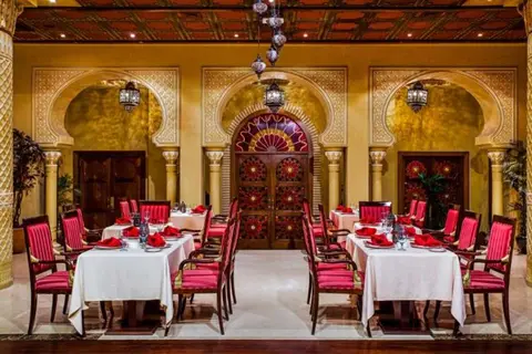 Corniche Hotel Abu Dhabi in الدَّانَةْ — foto 10