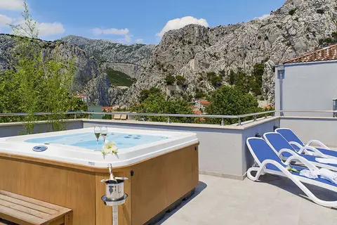 Hotel Plaza Omis in Omiš