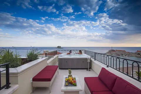 Hotel Riva by Aycon in Petrovac na Moru
