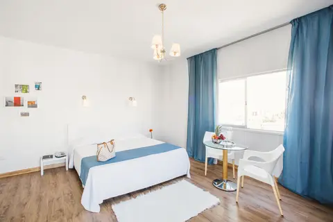 Mikes Kanarium City Hotel in Larnaca — foto 17