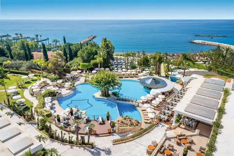 Mediterranean Beach Hotel in Limassol — foto 2