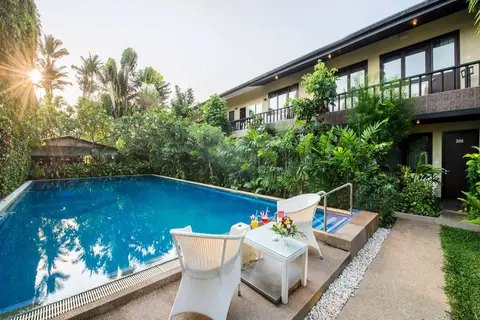 Lokal Phuket in ตำบลป่าตอง