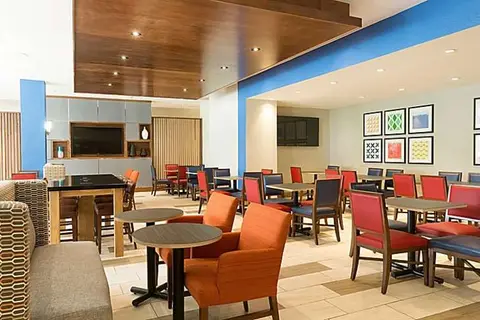 Holiday Inn Express & Suites S Lake Buena Vis in Kissimmee — foto 27