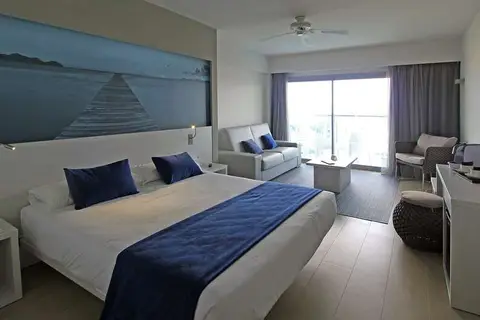 BG Tonga & Suites Tower Design Hotel in Santa Margalida — foto 8