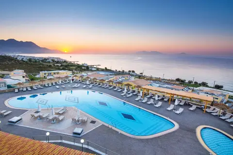 Grand Blue Beach Hotel in Καρδάμαινα — foto 26