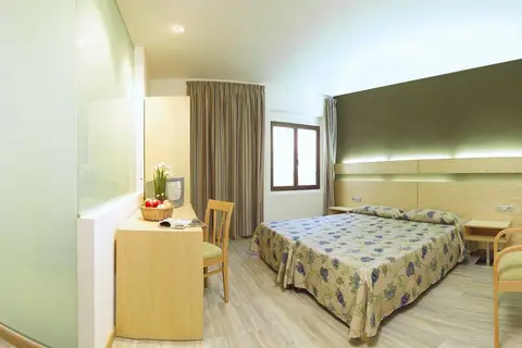 Hostal Florencio in Sant Antoni de Portmany — foto 18