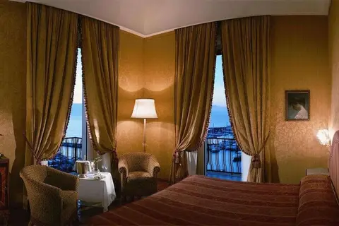 Grand Vesuvio in Napels, foto 3